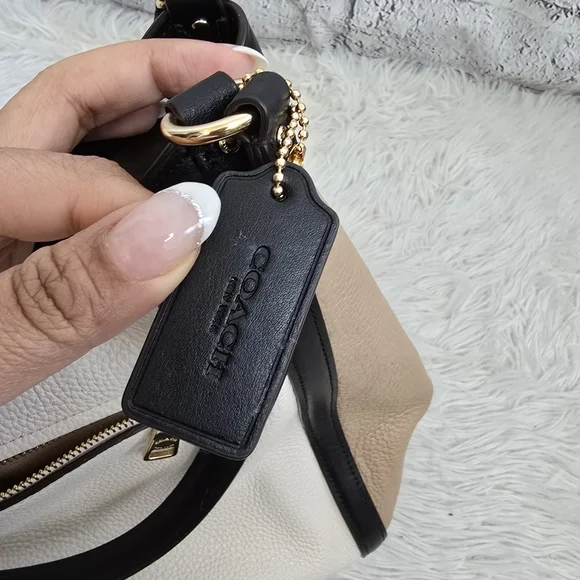 Coach Women's Cream and Tan Leather Bag - Picture 13 of 15